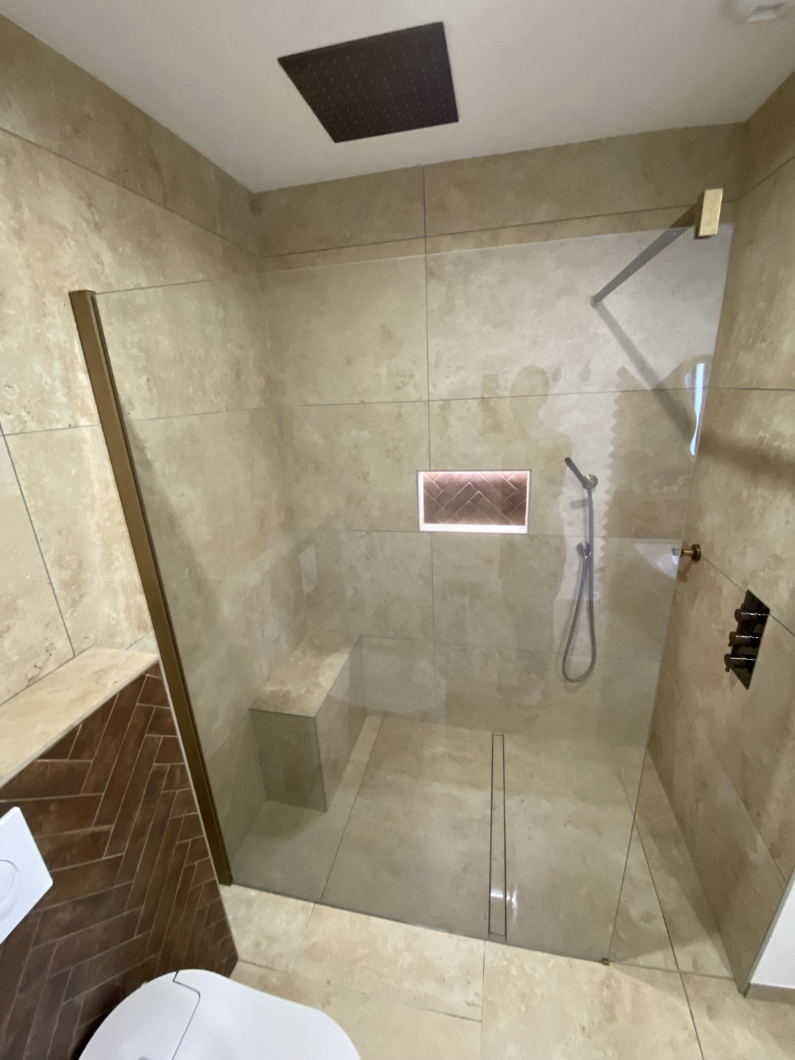 Salle de bain avec douche à l’italienne
